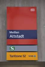 Meien Altstadt ,Schild ber dem Zugang zum  neuen  S-Bahnsteig.