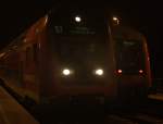 Eine  mißglückte Freihand-Abendbelichtung  zeigt zwei gerade wieder anfahrende
S-BAHNZÜGE in Dresden Trachau. 25.01.2014  18:42 Uhr.