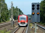 Einfahrt einer S-Bahn der BR 474 in Neuwiedenthal.