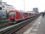 Ein Zug der linie S1 in Poppenbttel, der in Richtung Blankenese fhrt.