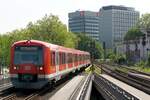 HAMBURG, 25.05.2023, Zugeinheit 4026 als S21 nach Elbgaustraße bei der Einfahrt in Hamburg Dammtor