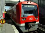 Impressionen aus Hamburg-Sd: Zug der Linie S3 bei der Einfahrt in den Bahnhof  Neugraben .