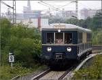 Einfahrt des Traditionszuges der Baureihe 471 - Baujahr 1958 - in die Station  Rothenburgsort . Er ist von Altona ber die unterirdische City-S-Bahnlinie gekommen, deshalb die Linienbezeichnung S2. Hamburg, 8.9.2013