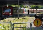 Einfahrt eines Zuges der Hamburger S-Bahn in die Station  Wandsbeker Chaussee .