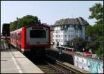 Ausfahrt eines Zuges der Hamburger S-Bahn aus der Station  Holstenstrae .