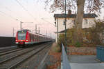 DB Regio 423 250 + 423 050 erreichen soeben den Bahnhof Buir.