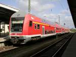 Ein Doppelstockzug der Magdeburger S-Bahn wartet in Magdeburg Hauptbahnhof auf die Abfahrt.