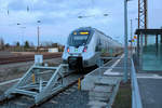 1442 109 (Bombardier Talent 2) der S-Bahn Mitteldeutschland (DB Regio Südost) als S 37749 (S7) nach Halle(Saale)Hbf Gl. 13a steht in ihrem Startbahnhof Halle-Nietleben. Bild enthält retuschiertes Graffiti. [28.12.2017 | 16:16 Uhr]