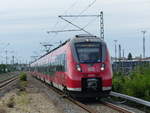 Eine S1 gen Nürnberg Hbf erreicht den Halt Nürnberg Rothenburger Straße. Aufgenommen am 4.8.2016 16:14