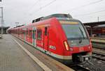 DB S-Bahn Rhein Main 430 687 mit Weihnachtsgrüßen am 22.12.18 in Hanau Hbf 