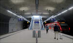 Gateway Gardens - ein neuer Tunnelbahnhof in Frankfurt - 

Am westlichen Ende der S-Bahnstation 'Gateway Gardens' verlässt ein S-Bahnzug die Haltestelle in Richtung Flughafen.

21.07.2021 (M)