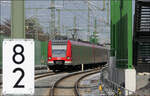 Jetzt (hoffentlich) ungestörte Fahrt -

...für die S-Bahnlinie S6 im Abschnitt ab Bad Vilbel in Richtung Frankfurt durch den viergleisigen Ausbau der Main-Weser-Bahn in diesem Abschnitt. Auch wird so ein 15 Minuten-Takt ab Bad Vilbel ermöglicht. 

Die S6 soll in Zukunft bis Langen und Darmstadt verkehren und nicht mehr in Frankfurt Süd enden. Dort soll dann der Endpunkt der Linien S3 und S4 sein.

Einfahrt von 423 448-0 führend in die Station Frankfurt-Eschersheim.

21.03.2024 (M)