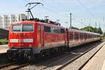 111 155 schiebt am 3.7.2017 die S1 von Dortmund Hauptbahnhof nach Essen-Steele Ost in den Bochumer Hauptbahnhof.