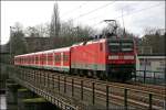 143 581 schiebt am 02.03.2008 eine S-Bahn der Linie S5 von Mnchengladbach Hbf nach Dortmund Hbf.