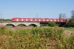 Ein 422 als S9 von Wuppertal nach Bottrop auf der Vorfluterbrcke in Essen-Steele.