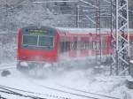 Ein X-Wagenzug der S-Bahn Rhein-Ruhr windet sich am 03.01.2010 in Essen Hbf um eine enge Kurve auf der S6 Linie in Richtung Kettwig.