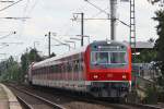 Die S6 nach Essen mit Schublok 143 583-3 bei der Ausfahrt in Leverkusen-Mitte 27.7.09