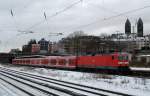 S8 nach Mönchengladbach gezogen von 143 913-2 unmittelbar vor der Abfahrt aus Wuppertal Steinbeck. 28.01.2010