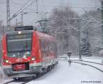 Macht doch im Schnee einen guten Eindruck. Doppeltraktion Et 422 (vorne 422 533) der Linie S1 legt sich kurz vor dem Bahnhof Eller am 3.1 in die Kurve.