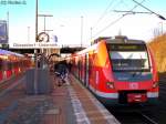 422 034/534 und 033/533 stehend gemeinsam als S1 in Richtung Dortmund in Dsseldorf-Unterrath am 09.03.2010