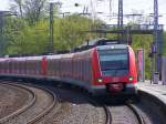 422 052/552 fhrt gemeinsam mit 422 036/536 als S1 in Richtung Dortmund Hbf in Dsseldorf-Volksgarten ein.