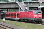 Die 143 855-5 zieht die S8 von Dortmund nach Mnchengladbach nach Wuppertal Steinbeck am 24.07.2010