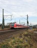 425 519-9 ist als S8 nach Mönchengladbach in Kleinenbroich zu sehen.