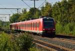 422 507-4 kommt mit einer S8 nach Oberbarmen in Korschenbroich eingefahren.