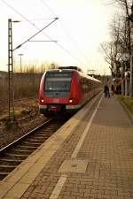 422 536-3 am Bahnsteig in Hattingen Ruhr als S3 nach Hattingen Mitte.