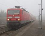 Der Wetterbericht versprach Sonne pur aber nix da der Nebel wurde ber Rostock immer dichter als 143 303-6+S1 von Rostock Hbf nach Warnemnde aus dem Bahnhof Rostock-Bramow fuhr.06.11.2011 