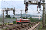 Die Rampe hinauf zum Remstal -    Ein S-Bahnzug der Baureihe 430 als S2 kurz vor der Station (Stuttgart)-Sommerrain.