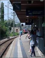 Cityroller - S-Bahn - Fahrrad -

Alltägliche Szenerie am Bahnhof Waiblingen.

01.08.2017 (M)