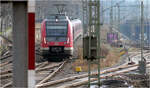 Von oben her - 

... kommt hier ein S-Bahnzug der Linie S3 und wird gleich ohne Gleiswechsel am S-Bahnsteig an Gleis 2 den Bahnhof Stuttgart-Bad Cannstatt erreichen. 

18.02.2024 (M)