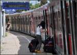 Schieflage - 

Fahrgastalltag bei der S-Bahn Stuttgart. 

21.06.2012 (J)