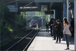 Morgens kurz nach Acht an der S-Bahn -    Einfahrt eines S-Bahnzuges der Baureiche 430 in die Station Echterdingen.