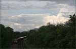 . Es brodelt in der Atmosphäre -

Ein S-Bahnzug der Baureihe 430 auf der S2 im Remstal in Fahrtrichtung Stuttgart erreicht gleich Rommelshausen.

04.05.2016 (M)