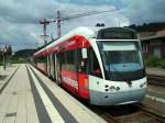 Das Foto zeigt eine Saarbahn mit neuer Vodafone Werbung.Das Foto habe ich am 24.07.2010 in Saarbrcken Brebach gemacht-