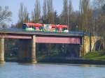 Die Saarbahn, ein Bombardier Flexity Link auf der Strecke Saarbrücken-Sarreguemines (KBS 684), hier unter 1,5 kV Wechselstrom auf der Brücke über die Saar kurz vor dem Bahnhof