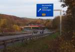 Auf der Suche nach neuen Motiven waren wir am 08.11.2015 im Heusweiler Ortsteil Hirtel unterwegs. Auf dem Rückweg zum Auto gab es noch diesen Blick auf die Köllertalbahn, heute die Trasse der Saarbahn zwischen Heusweiler und Lebach. Triebzug aus Heusweiler in Richtung Eiweiler. Und wer hätte mal gedacht, dass es an Sonntagen einen 30 Minutentakt auf der Köllertalbahn gibt!!! Bahnstrecke 3291 Lebach - Völklingen.