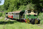 O&K MV 10 S der B.E.G. DE2 als  Vulkanexpress  bei der Einfahrt in den BEG-Bf Burgbrohl - 27.05.2017 