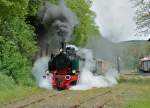 Die Mallet 11sm als Vulkanexpress unterwegs  nebelt  sich bei der Abfahrt vom B.E.G.-Bahnhof Burgbrohl ein - 02.05.2015