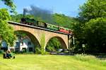 11sm der Brohltalbahn mit Sonderzug am 05.06.2015 beim Überqueren des Tönissteiner Viadukts. (Bild 2)