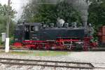 Die 1956 von LKM in Babelsberg gebaute 99 788 steht mit ihren Wagen kurz vor der Abfahrt nach Ochsenhausen am 10.09.2017 in Warthausen.