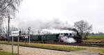 Döllnitzbahn__99 1584-4 mit Personenzug in voller Fahrt im Bf Mügeln.__02-03-2024