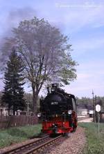 99 772 verlsst am 17.5.03 den Bahnhof Hammerunterwiesenthal auf der Fahrt nach Oberwiesenthal.