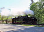 Ausfahrt 99 5901nach Hasselfelde und 99 6001zu einer Sonderfahrt auf Teilen der Selketalbahn  am 20. Mai 2017 aus den Bahnhof Alexisbad.