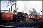 997246 ist mit einem Personenzug in Wernigerode angekommen und fährt hier am 10.12.1991 zur Bekohlung in das BW der HSB.