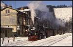 997238 wartet hier am 3.2.1993 um 13.20 Uhr mit dem P 8903 aus Wernigerode im den Bahnhof Eisfelder Talmühle auf die Weiterfahrt nach Nordhausen.
