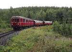 Am 14.07.2012 begleitete T 3 mit zwei Wagen als Vorauszug besetzt mit Fotografen den Sonderzug mit Lok 105 und 99 5901 nach Benneckenstein. Hier hat er die Fotografen abgesetzt und brummelt weiter nach Drei Annen Hohne, während der Dampfsonderzug nach der Scheindurchfahrt die Gäste ebenfalls nach Drei Annen Hohne bringen wird,die dann wieder umsteigen und voraus fahren können..