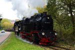 Scheinanfahrt von 99 6001 und 99 5901 mit IG HSB-Sonder-PmG am 23.10.2016 in der Ortslage Straßberg, unmittelbar vor der Bahnhofseinfahrt.